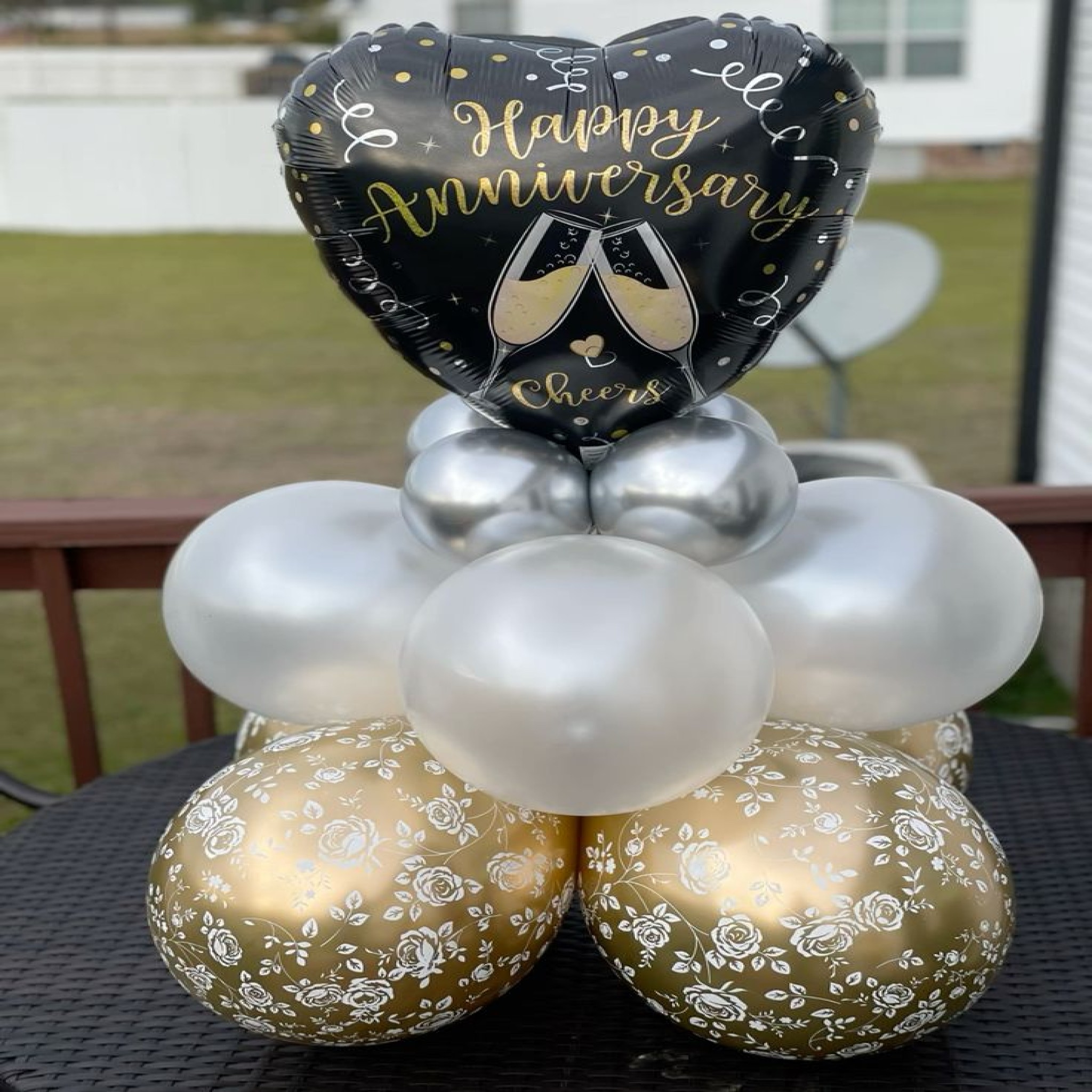  Elegant Anniversary Balloon Centerpiece