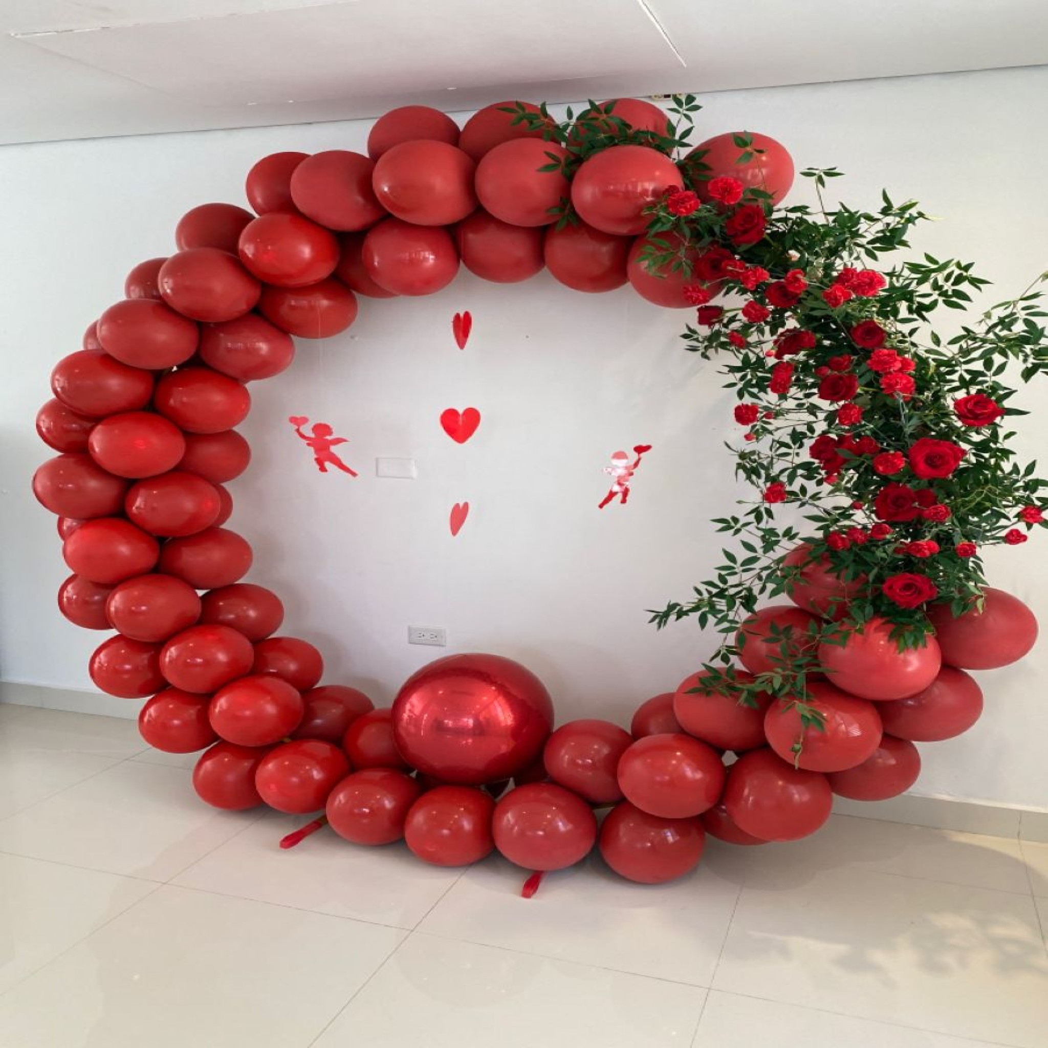 *The Red Romance Ring:* Luxury Balloon Hoop Backdrop with Fresh Red Roses
