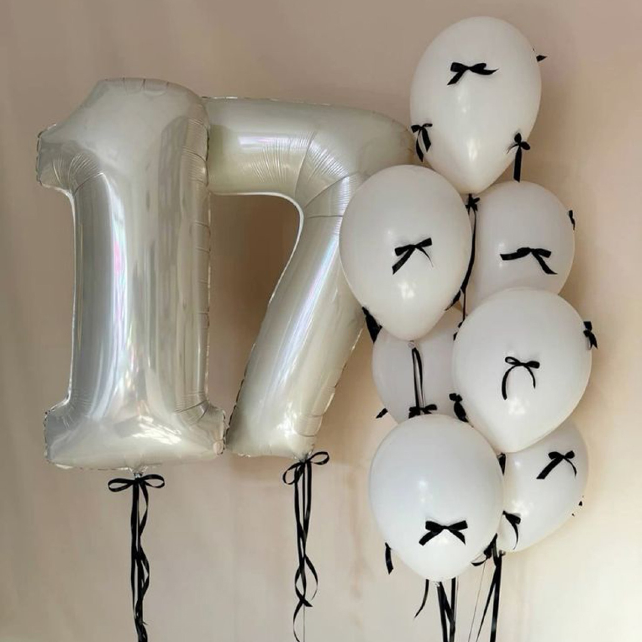 17th Birthday Balloon Bouquet Dubai – Helium Number 17 & Knotted Bouquet Package