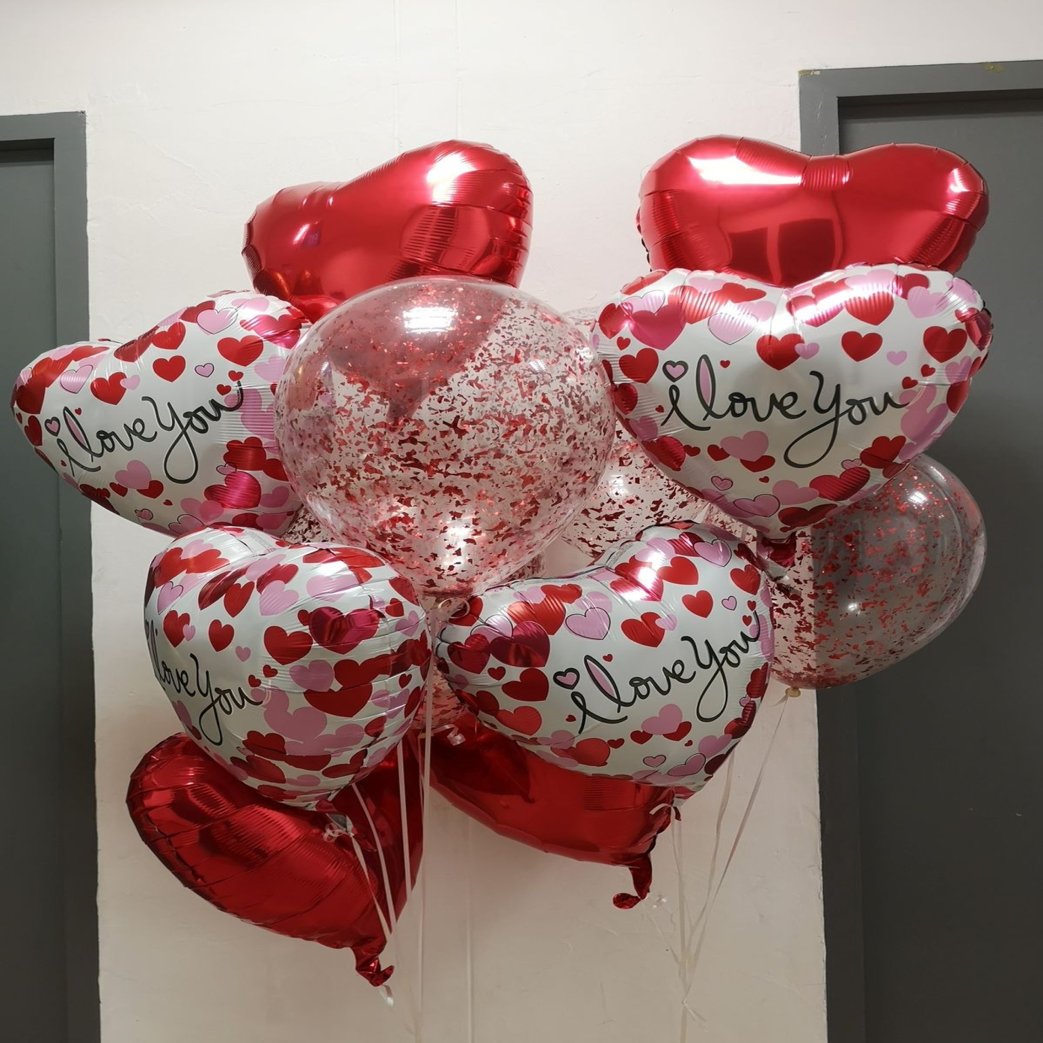 Deluxe "I Love You" Helium Bouquet â€“ Heart Foil & Red Confetti Balloon Cluster*
