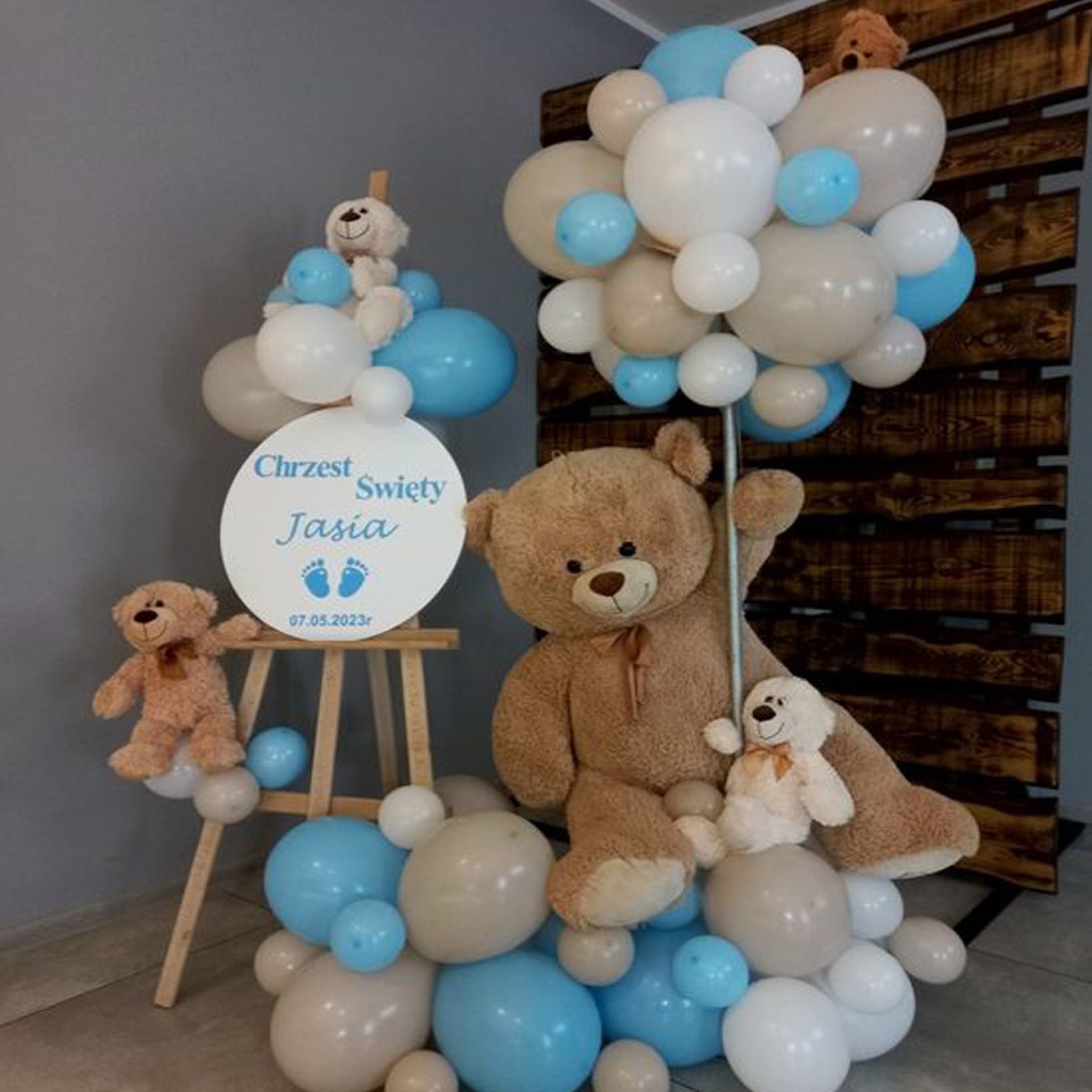 Luxury â€œItâ€™s a Boyâ€ Newborn Balloon Decoration with Teddy Bears & Easel Stand